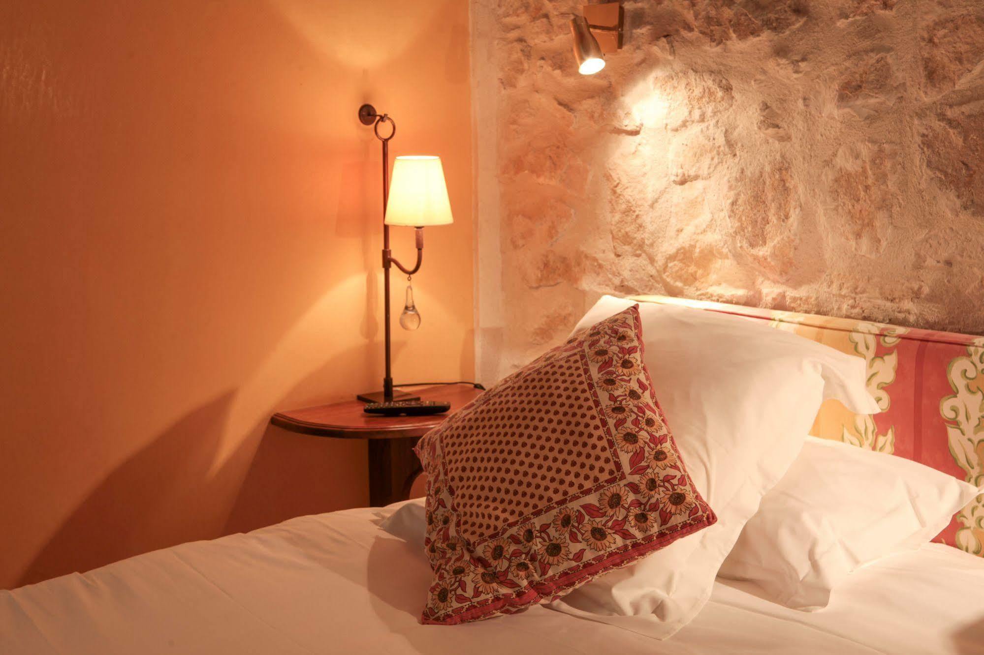 Auberge De Noves Domaine Du Deves מראה חיצוני תמונה